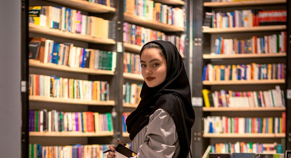 Iranian cultural etiquette and traditional clothing